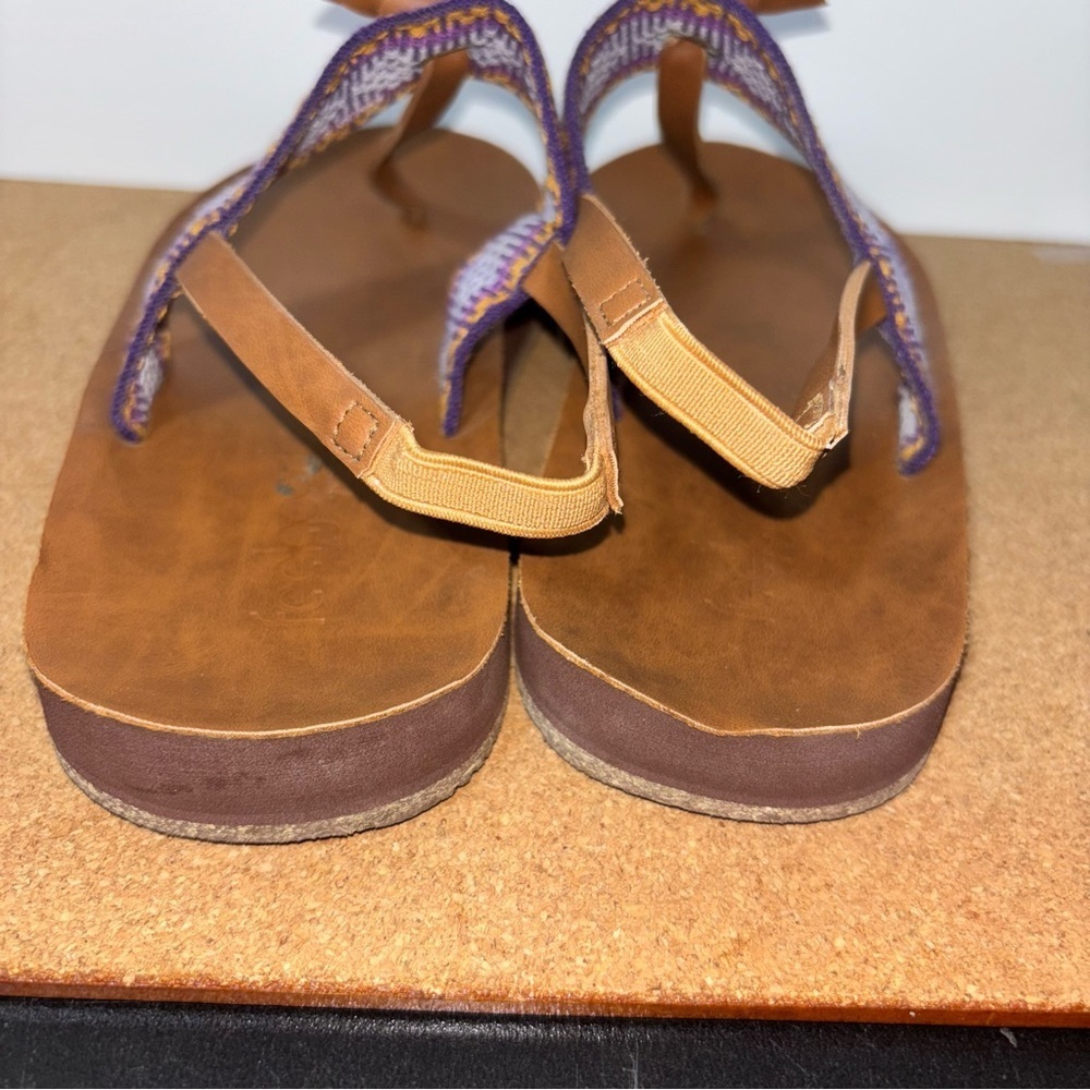 💐Feelgoodz Tan Vegan Leather Sandals Women's 9 Shimmery Purple Strap Back Strap - Picture 5 of 6